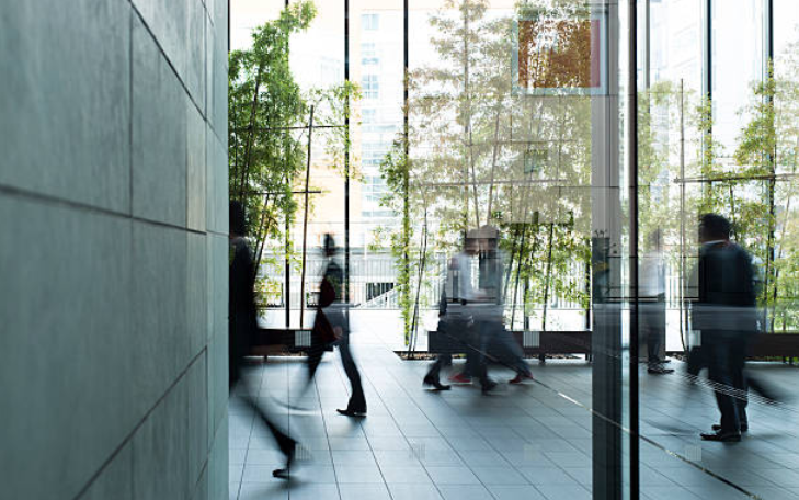 Elevate Your Space with Modern Mirror Designs for Businesses